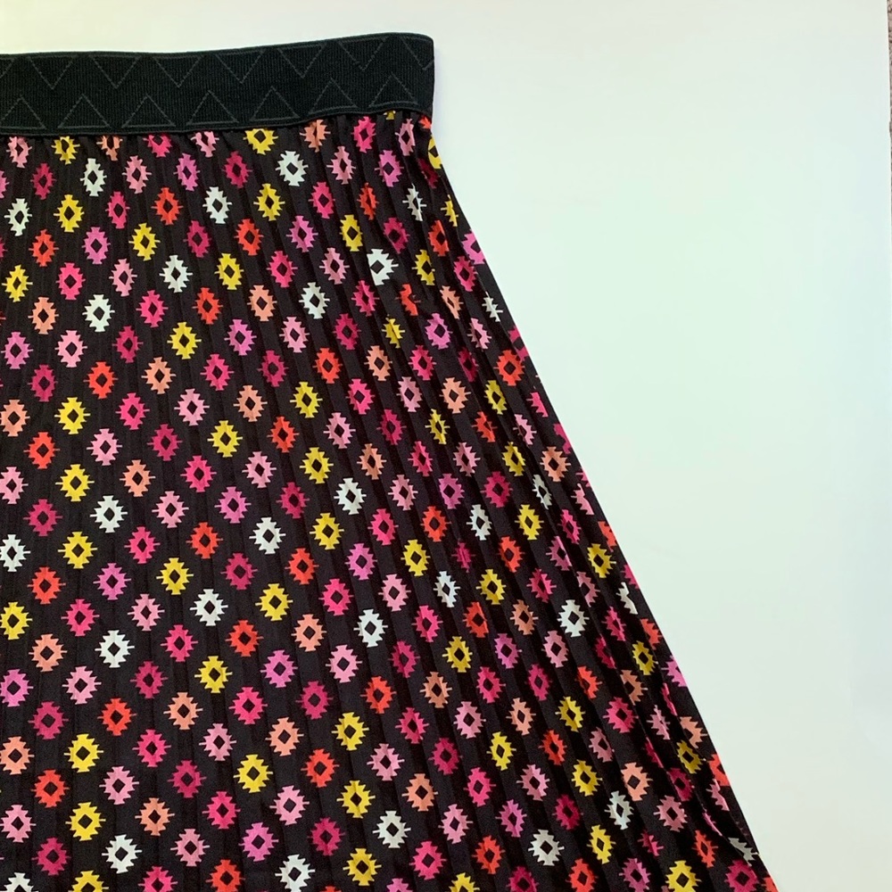 EUC LuLaRoe Jill - Pleated Midi Skirt - Aztec